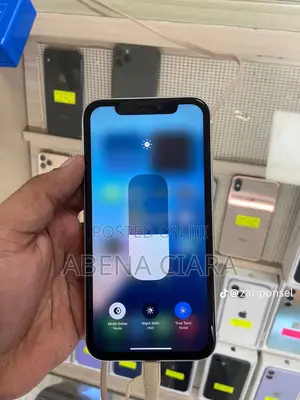 Apple iPhone XR 64 GB White