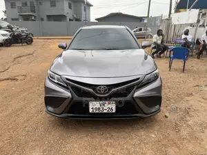 Toyota Camry SE 2021 Gray