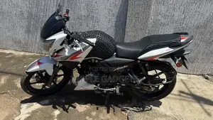 TVS Apache RTR 160 2V ABS 2025 White