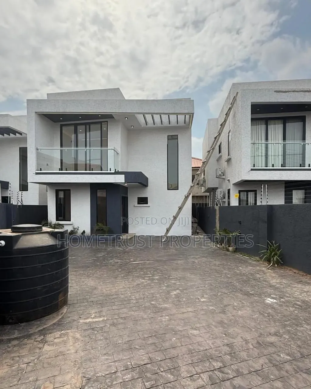 3bdrm Duplex in Ashaley Botwe, School Junction for sale