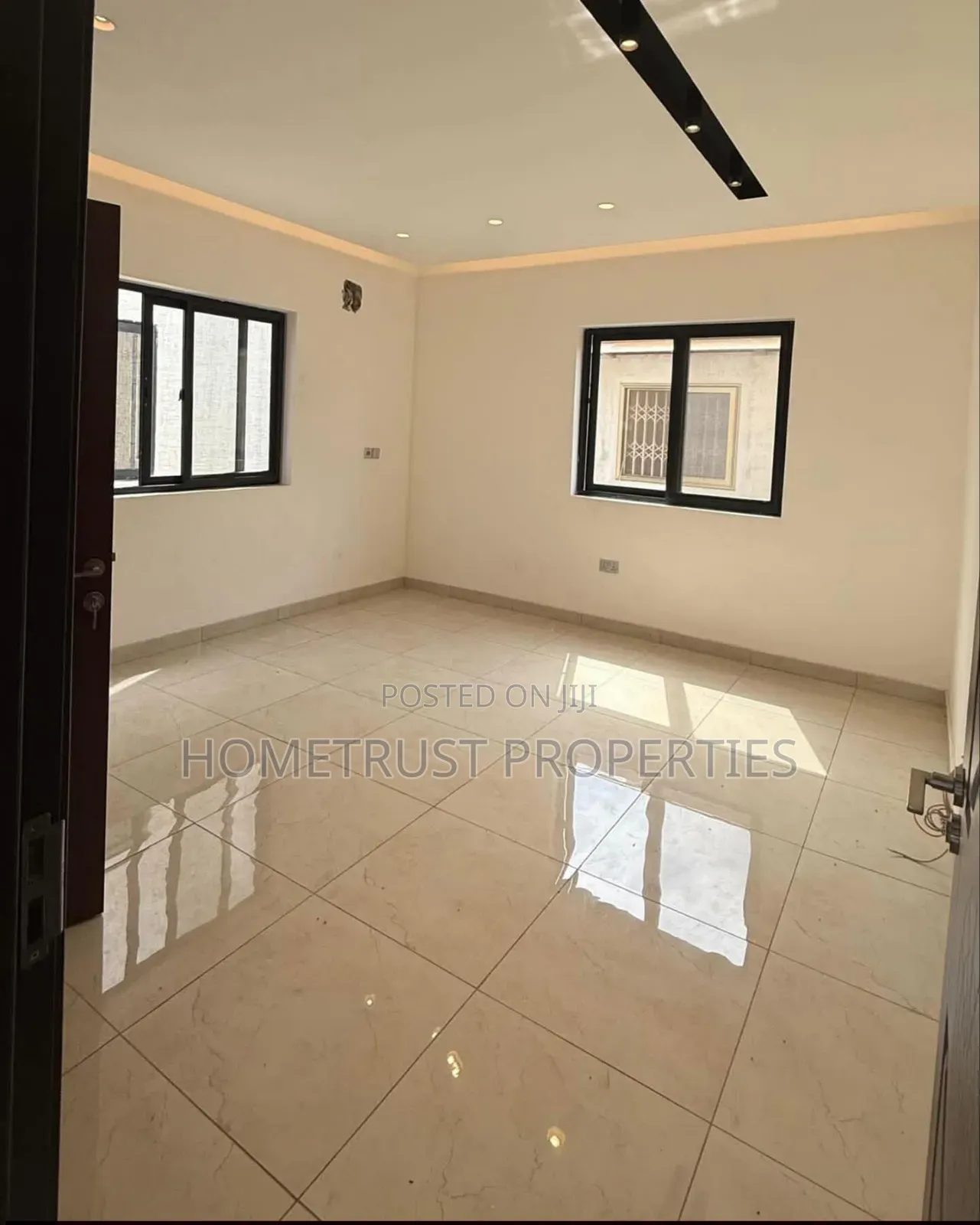 3bdrm Duplex in Ashaley Botwe, School Junction for sale