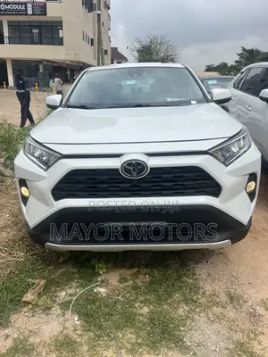 Toyota RAV4 LE FWD 2023 White