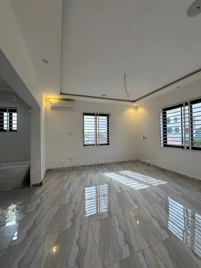 3bdrm Duplex in Ashaley Botwe, School Junction for sale