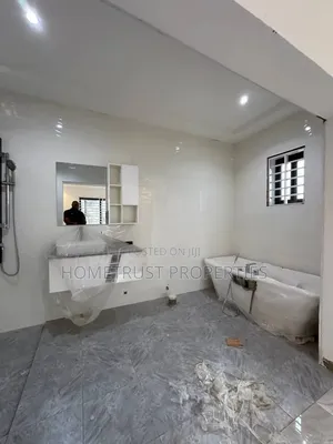 3bdrm Duplex in Ashaley Botwe, School Junction for sale