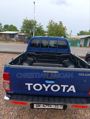 Toyota Hilux 2015 Blue