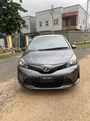 Toyota Vitz 2015 Gray