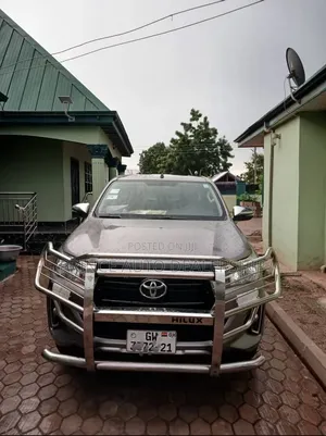 Toyota Hilux 2021 Silver