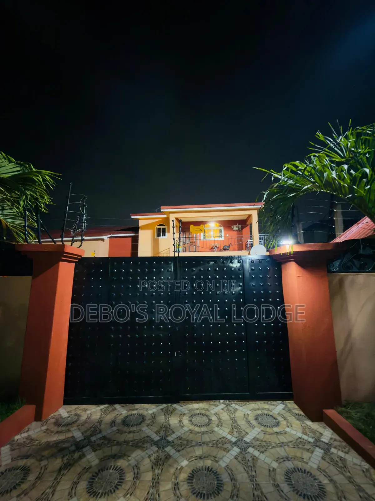 Debo's Royal Lodge – Luxury Stay in Accra