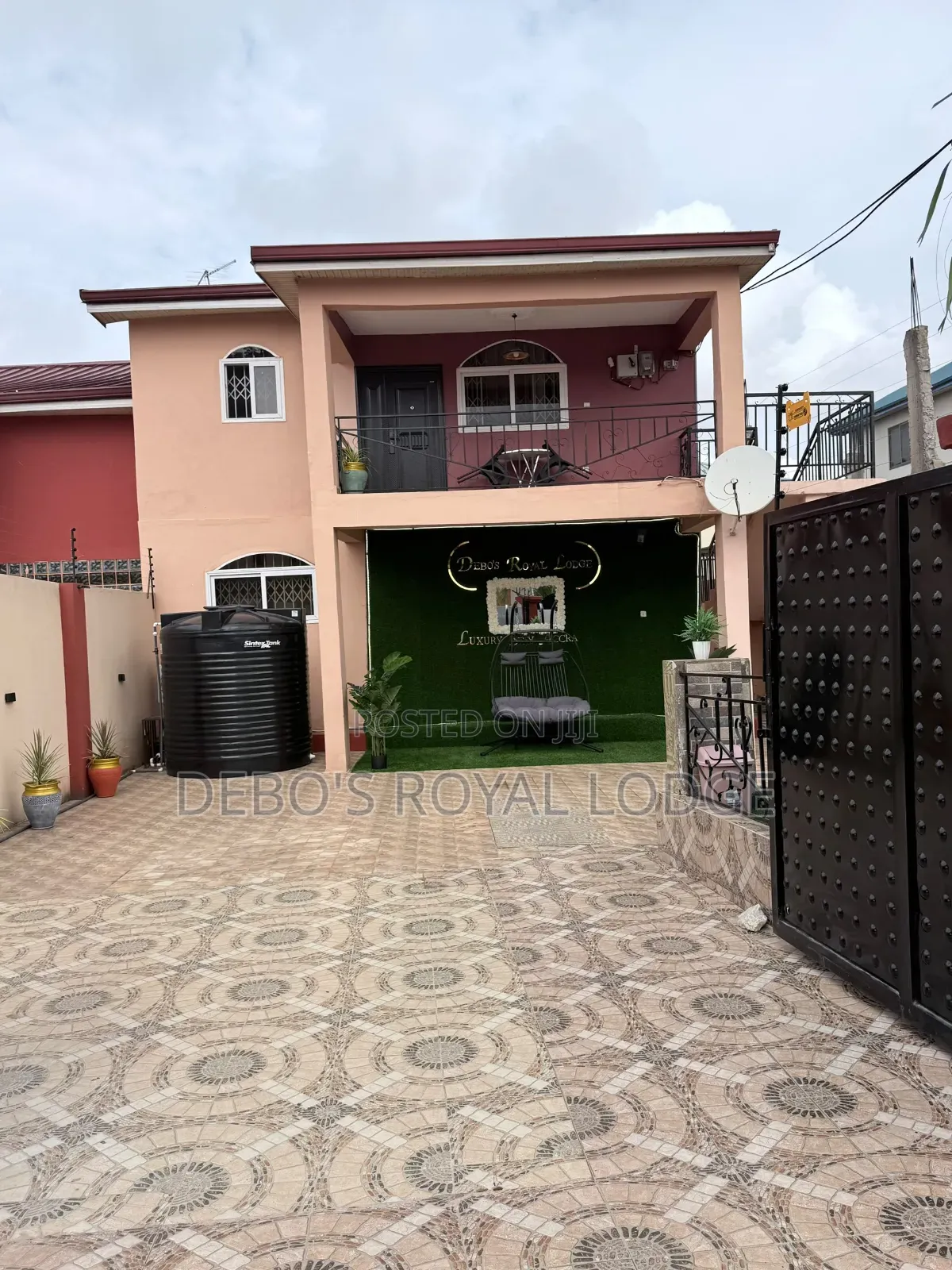 Debo's Royal Lodge – Luxury Stay in Accra