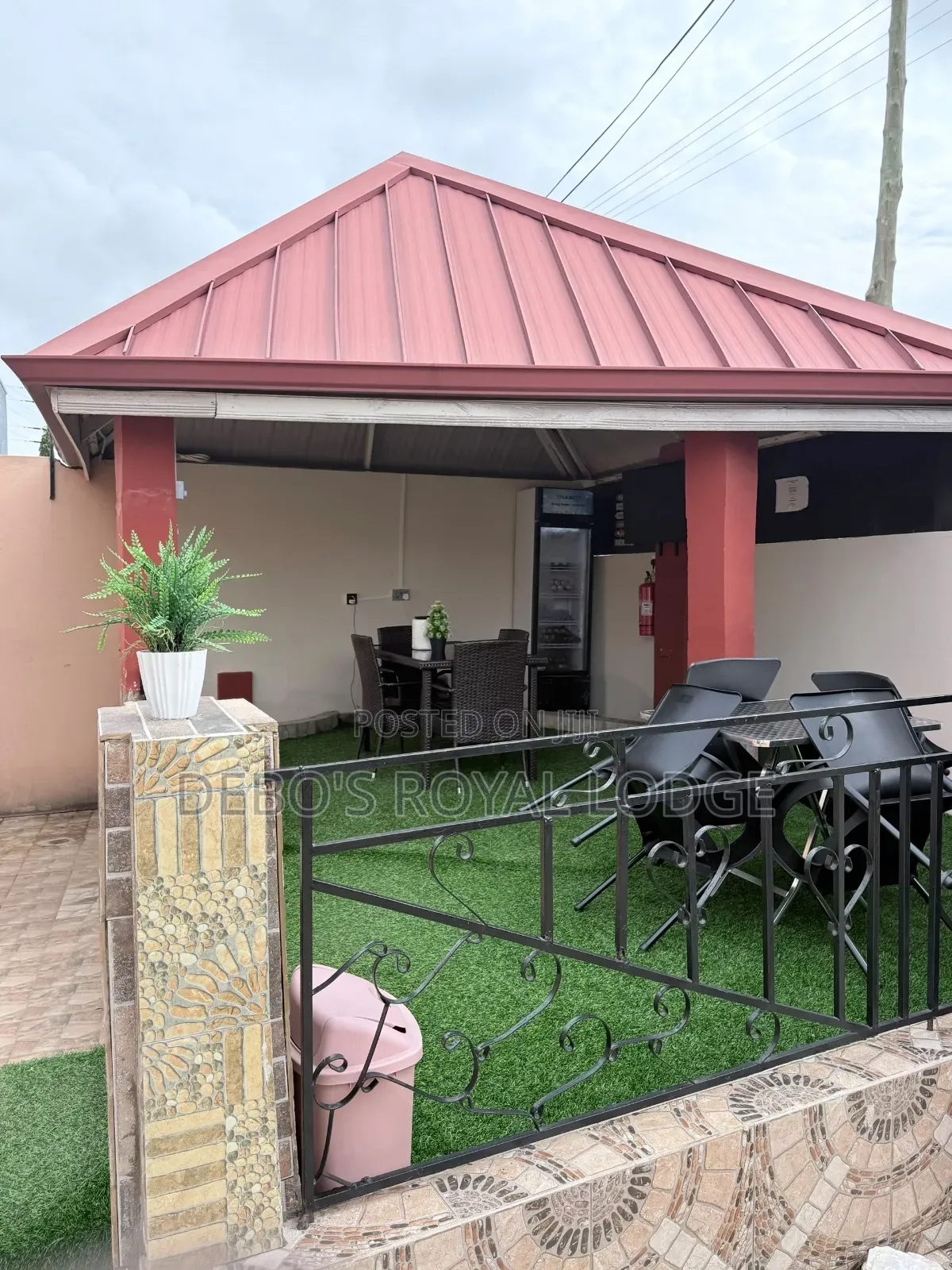 Debo's Royal Lodge – Luxury Stay in Accra