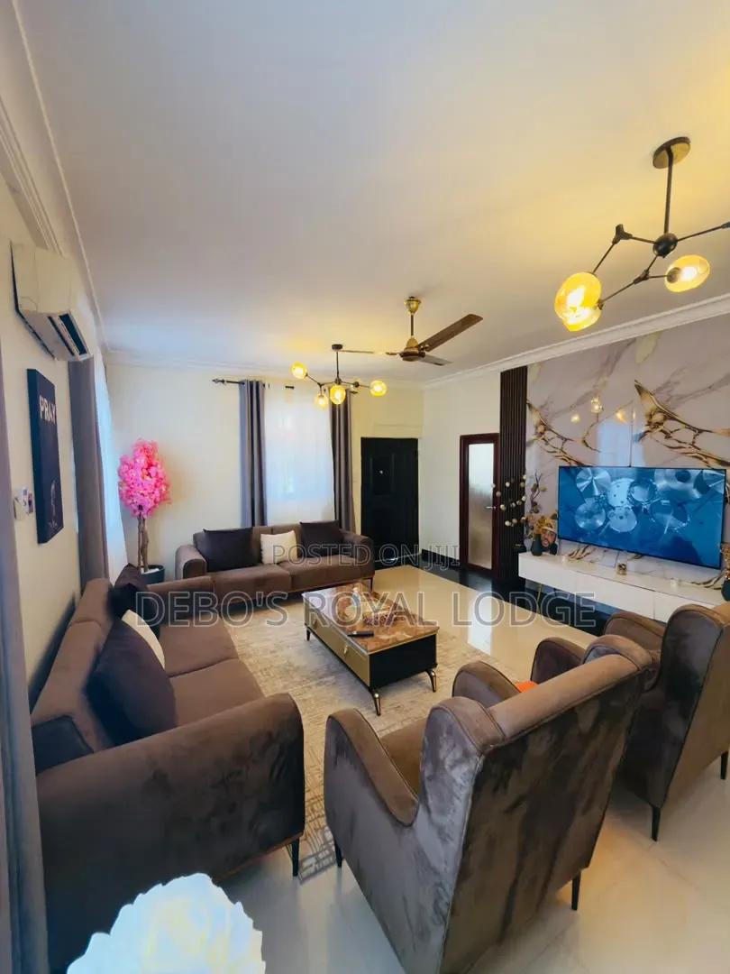 Debo's Royal Lodge – Luxury Stay in Accra