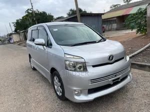Toyota Voxy 2010 Silver