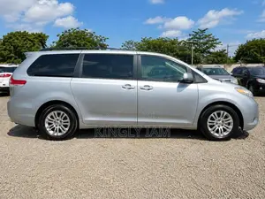 Toyota Sienna 2013 Gray