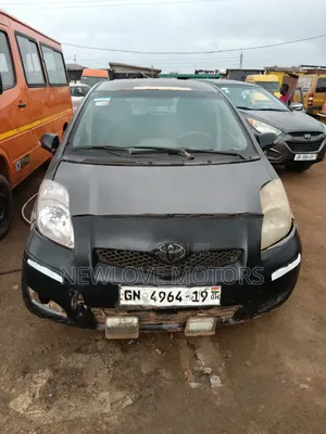 Toyota Vitz 2010 Gray