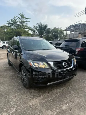 Nissan Pathfinder 2017 Black