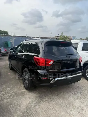 Nissan Pathfinder 2017 Black
