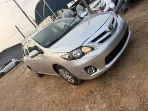 Toyota Corolla LE 4dr Sedan (1.8L 4cyl 4A) 2013 Silver