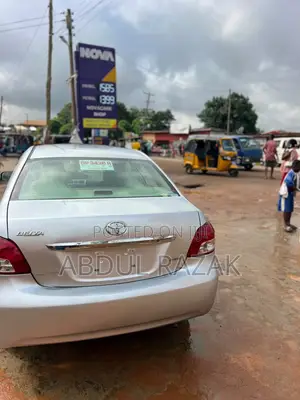 Toyota Belta 2012 Silver
