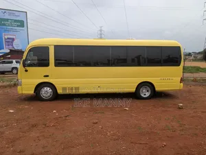Hyundai County 2016 Yellow