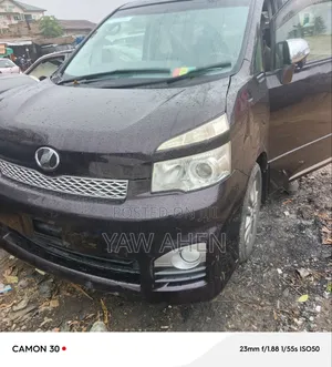 Toyota Voxy 2013 Pink