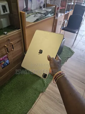 Apple iPad Pro 12.9 (2022) 256 GB Gray