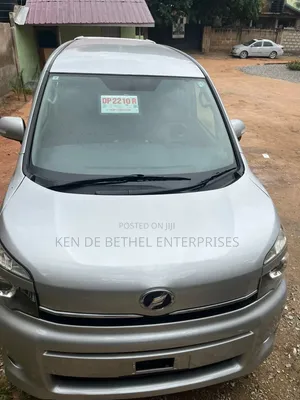 Toyota Voxy 2011 Silver