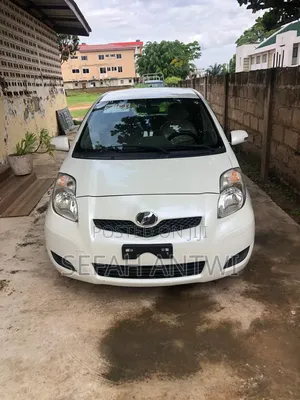 Toyota Vitz 2010 White