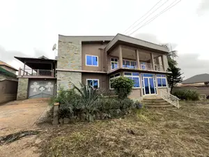 13bdrm House in Buokrom Fline, Kumasi Metropolitan for sale