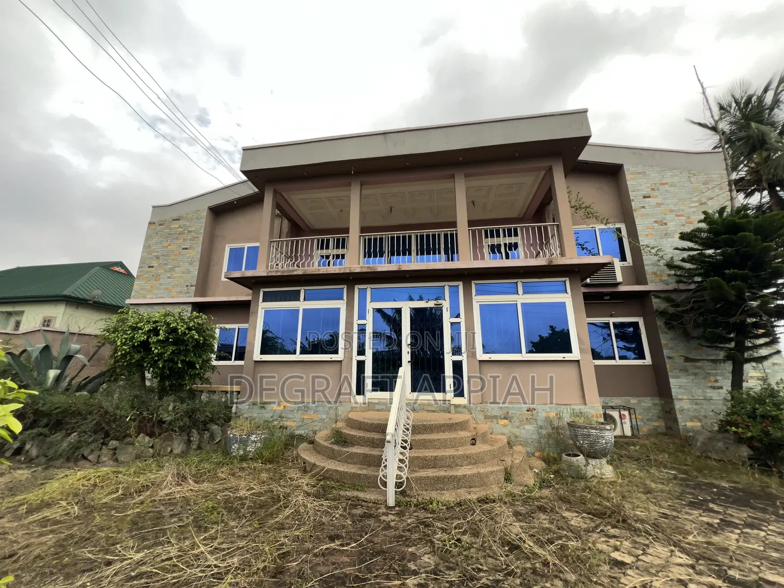 13bdrm House in Buokrom Fline, Kumasi Metropolitan for sale
