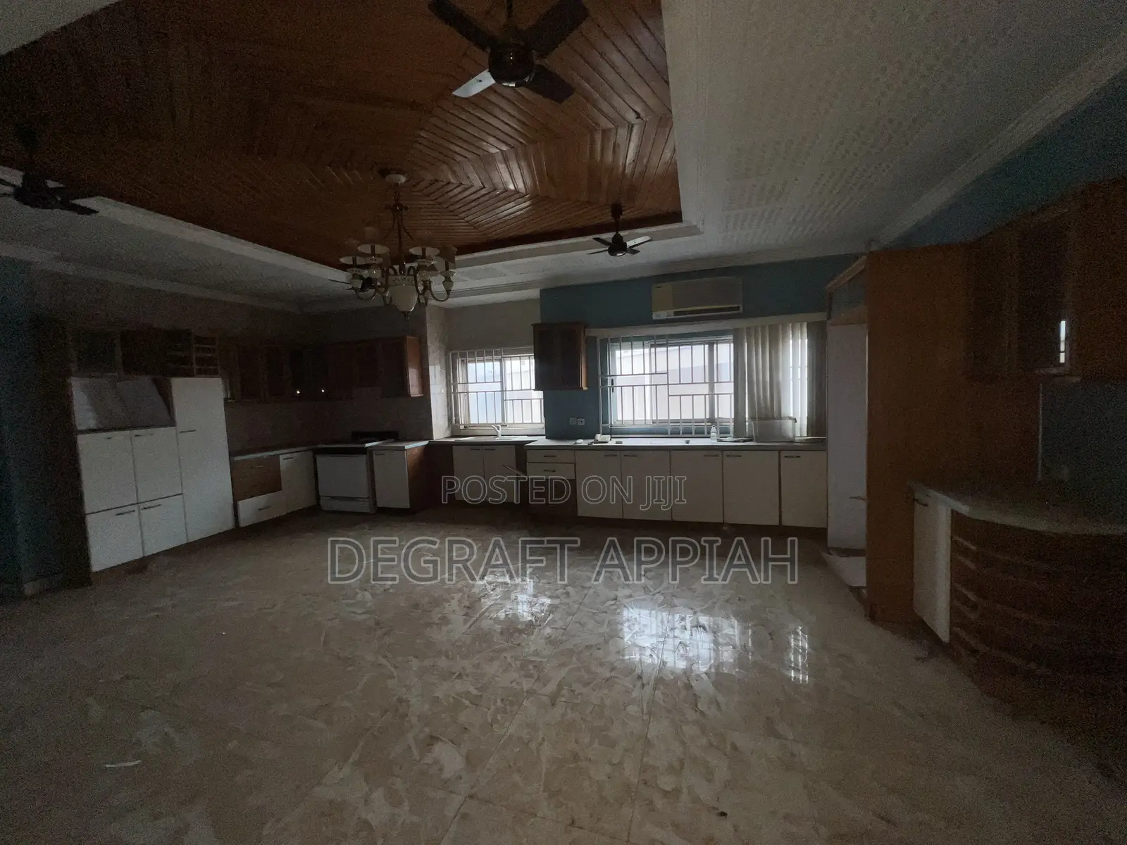 13bdrm House in Buokrom Fline, Kumasi Metropolitan for sale