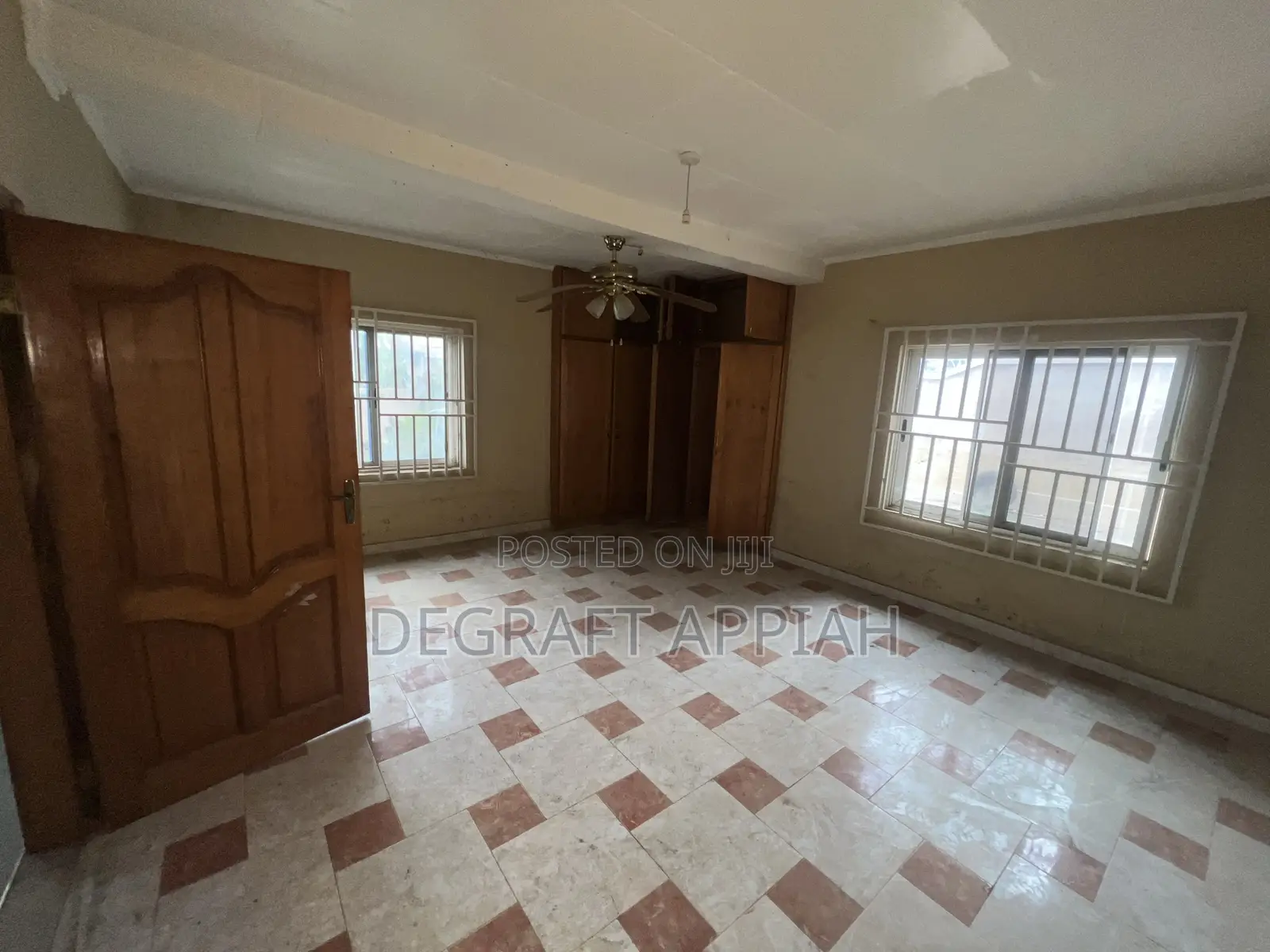13bdrm House in Buokrom Fline, Kumasi Metropolitan for sale