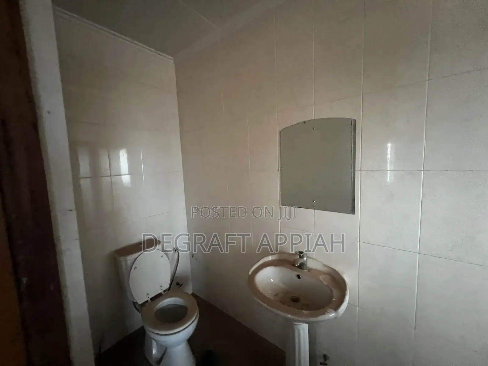 13bdrm House in Buokrom Fline, Kumasi Metropolitan for sale
