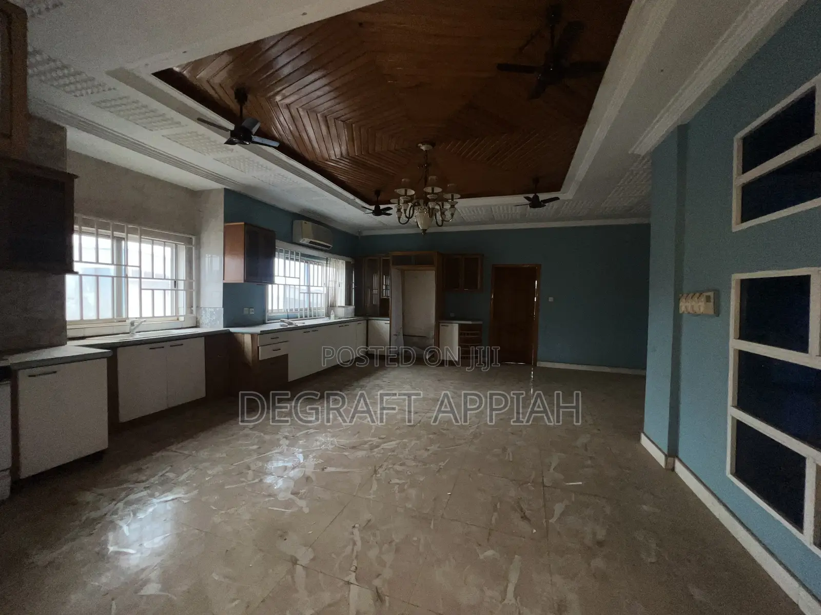 13bdrm House in Buokrom Fline, Kumasi Metropolitan for sale