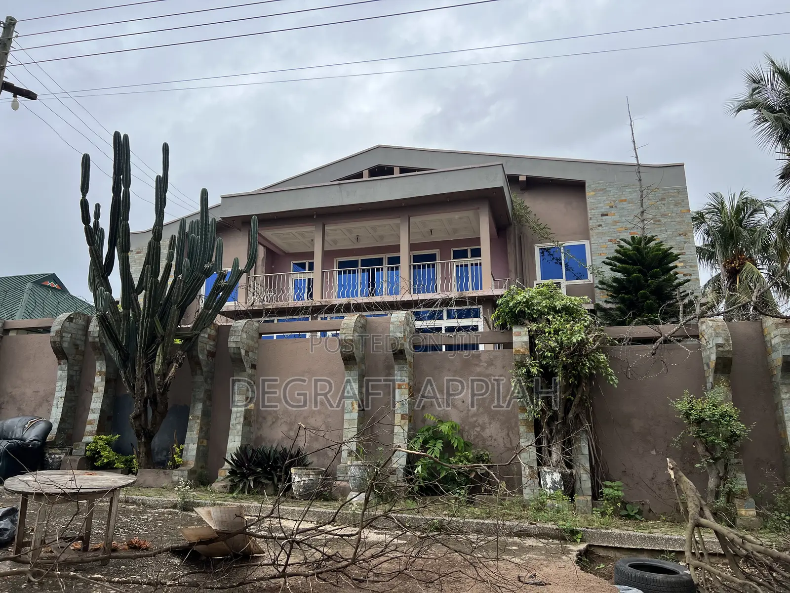 13bdrm House in Buokrom Fline, Kumasi Metropolitan for sale
