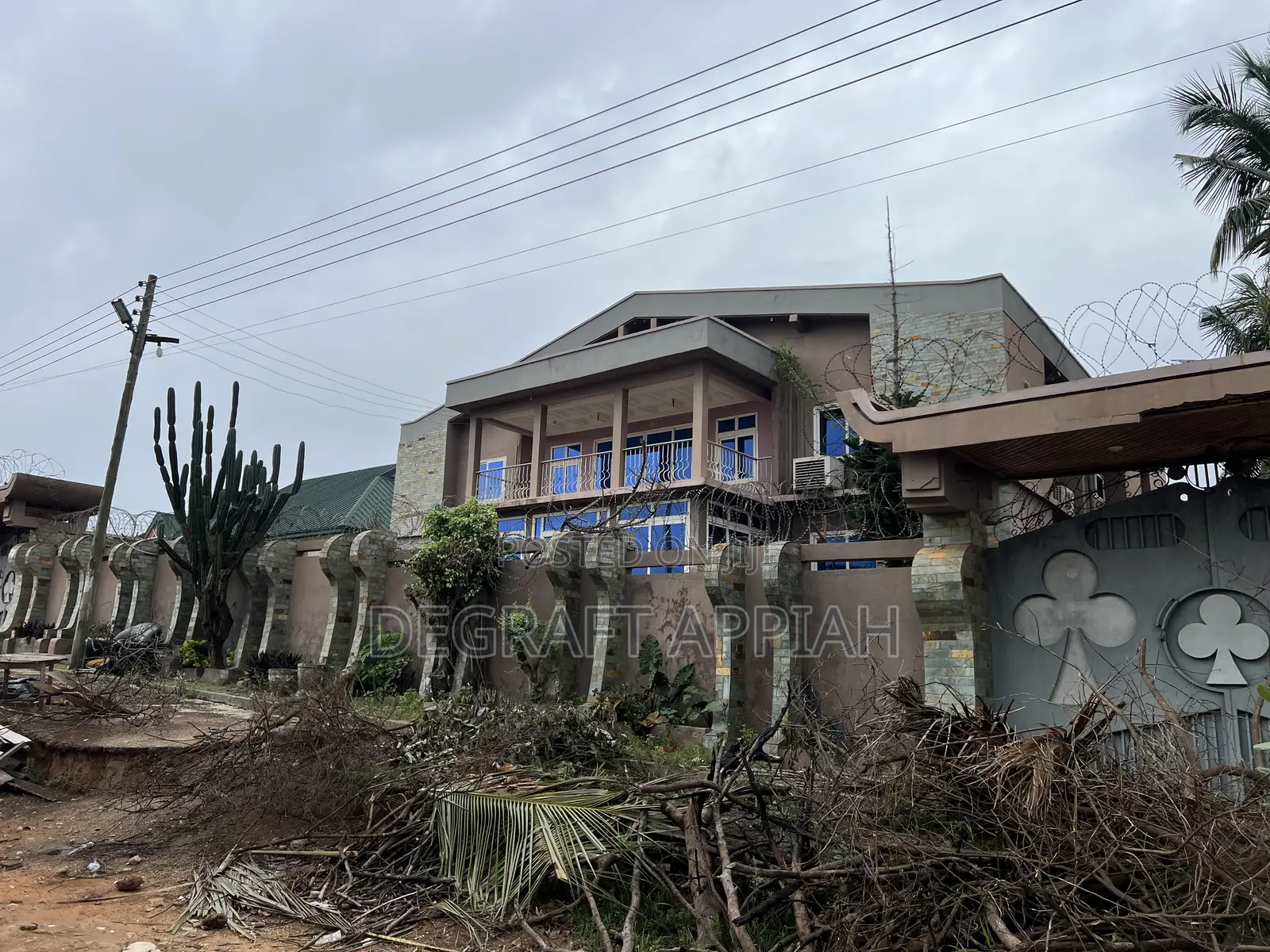 13bdrm House in Buokrom Fline, Kumasi Metropolitan for sale
