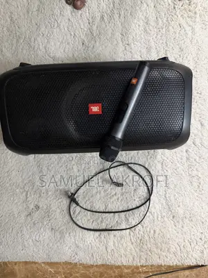 JBL PartyBox on-the-Go + Original Wireless Microphone (Plug Play)