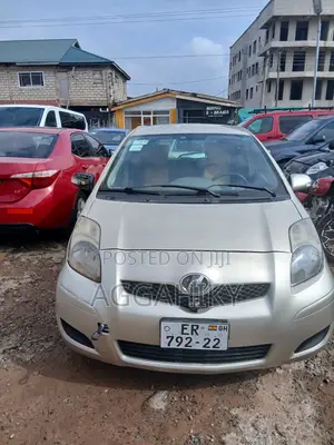 Toyota Vitz 1.3 AWD 5dr 2010 Gold