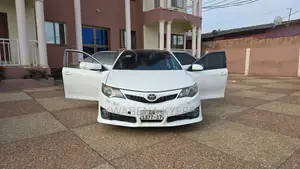 Toyota Camry SE 4dr Sedan (2.5L 4cyl 6A) 2013 White