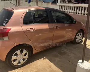 Toyota Vitz 1.3 FWD 5dr 2010 Brown