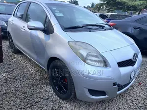 Toyota Vitz 2010 Silver