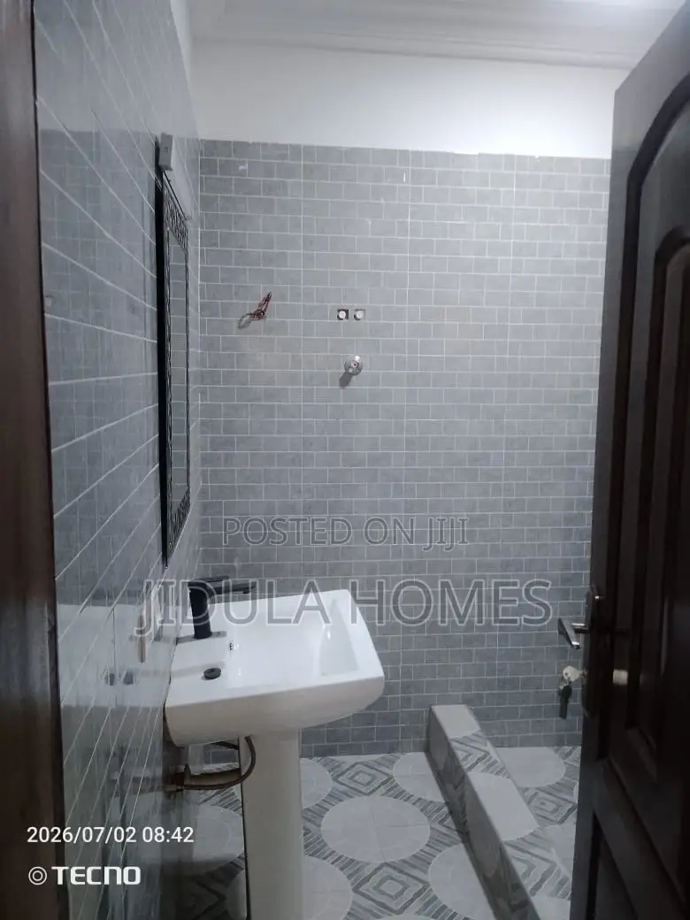 2bdrm Apartment in Adenta Ashiyie, Frafraha for rent