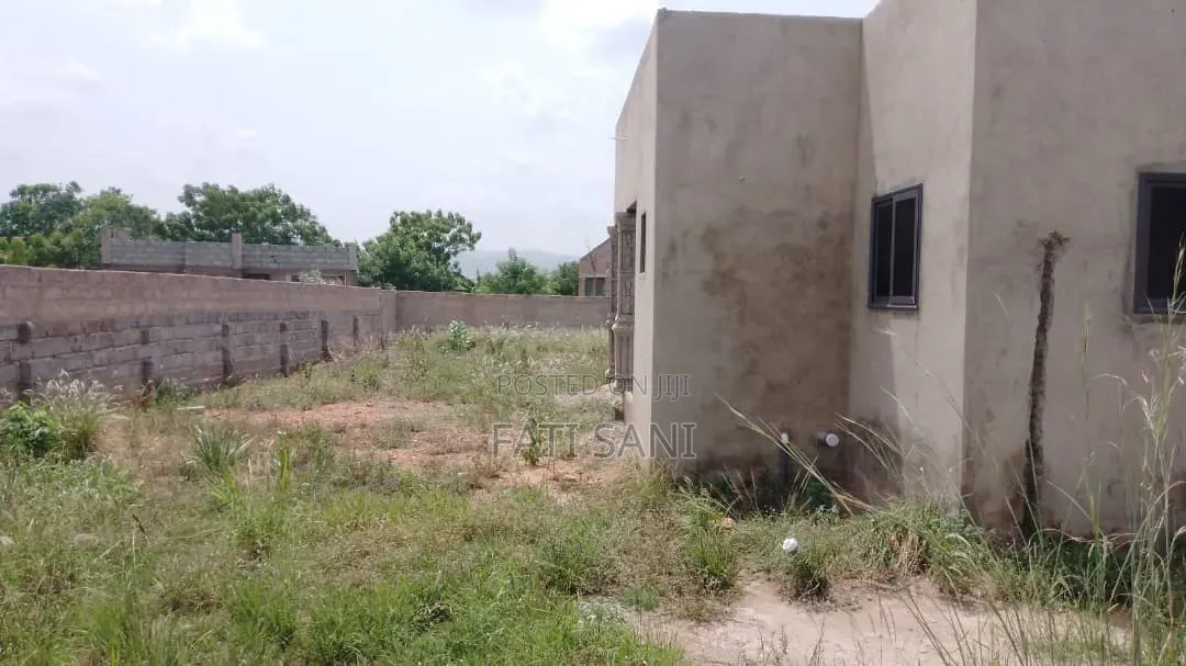 2bdrm House in Sasaabi for sale