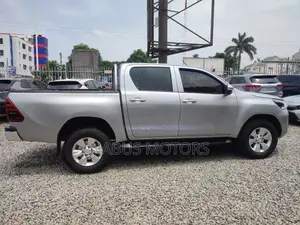Toyota Hilux Revo Double Cab Deisel 2.8 RWD 2017 Silver