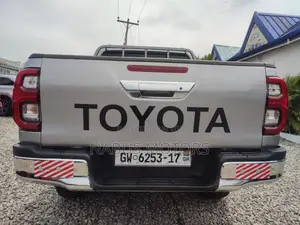 Toyota Hilux Revo Double Cab Deisel 2.8 RWD 2017 Silver