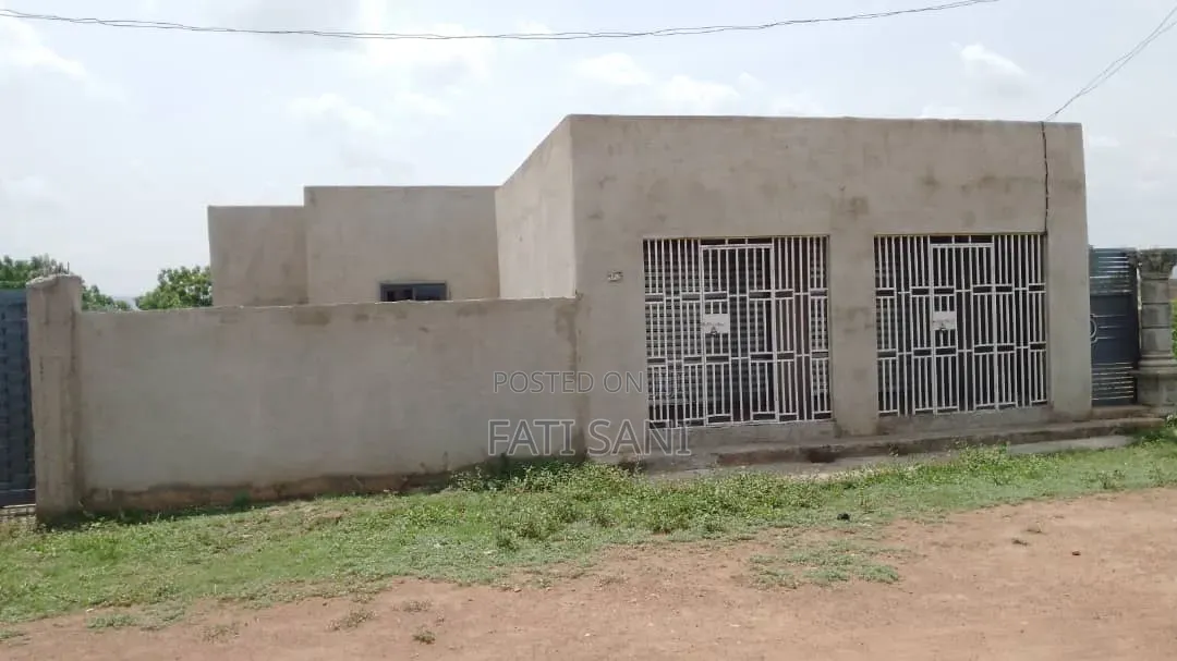 2bdrm House in Sasaabi for sale