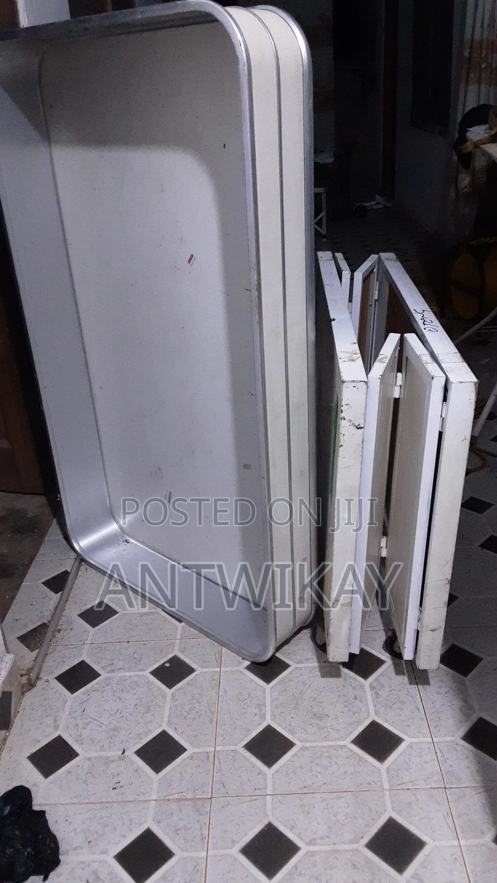 Foldable/Movable Outdoor Sales Table With Storage