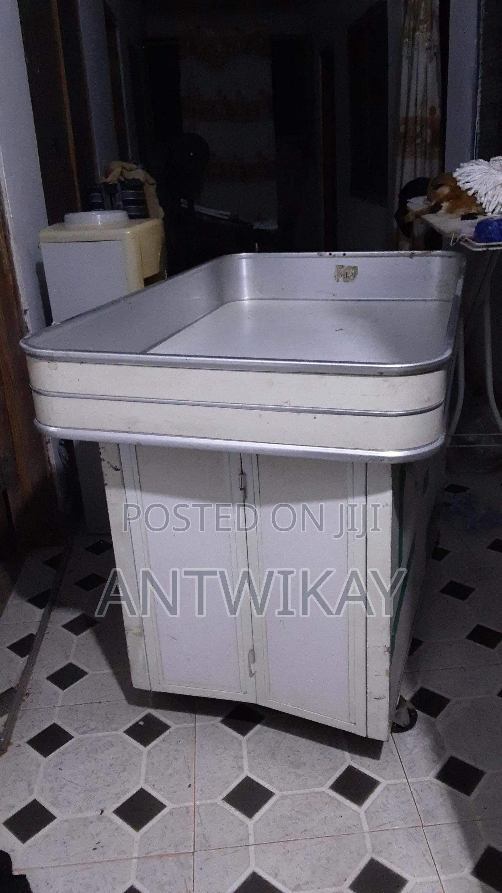 Foldable/Movable Outdoor Sales Table With Storage