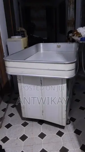 Foldable/Movable Outdoor Sales Table With Storage