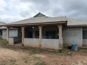 6bdrm House in Adwumakaase Kesse, Kumasi Metropolitan for sale