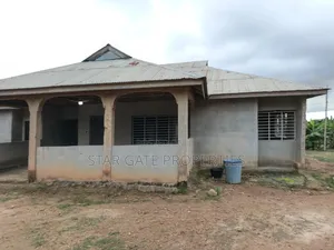 6bdrm House in Adwumakaase Kesse, Kumasi Metropolitan for sale